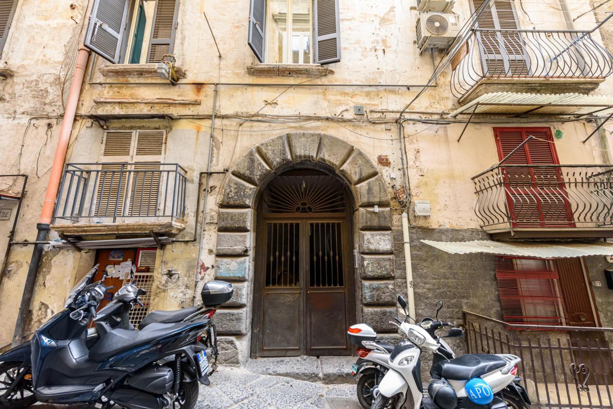 Toledo 26 Naples